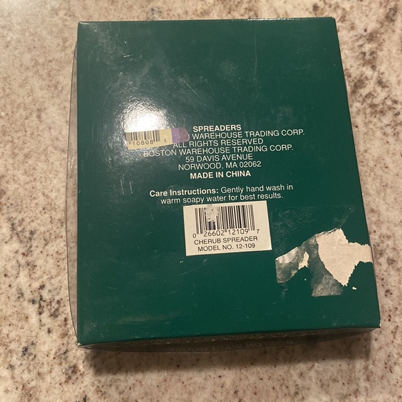 Vintage but new 4 angel / cherub spreaders. Item is new but packaging is damaged - Picture 3 of 3